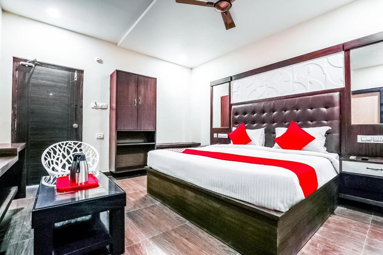 Oyo 16155 Hotel Dcm Grand Vijayawāda 外观 照片