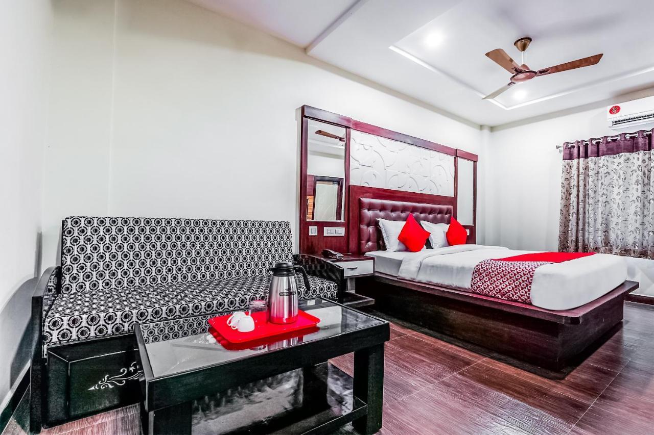 Oyo 16155 Hotel Dcm Grand Vijayawāda 外观 照片