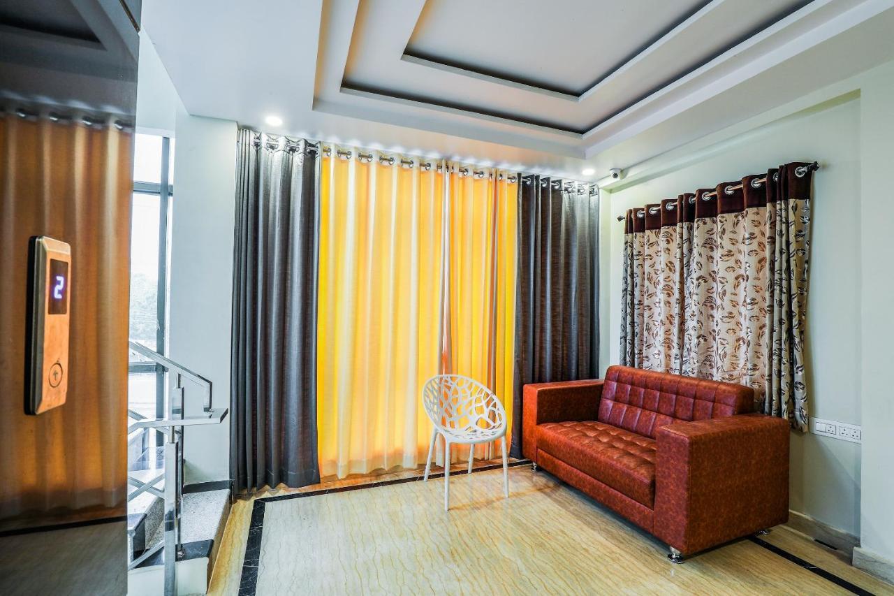 Oyo 16155 Hotel Dcm Grand Vijayawāda 外观 照片