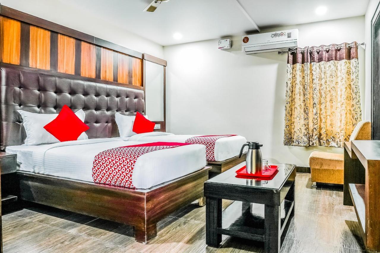 Oyo 16155 Hotel Dcm Grand Vijayawāda 外观 照片