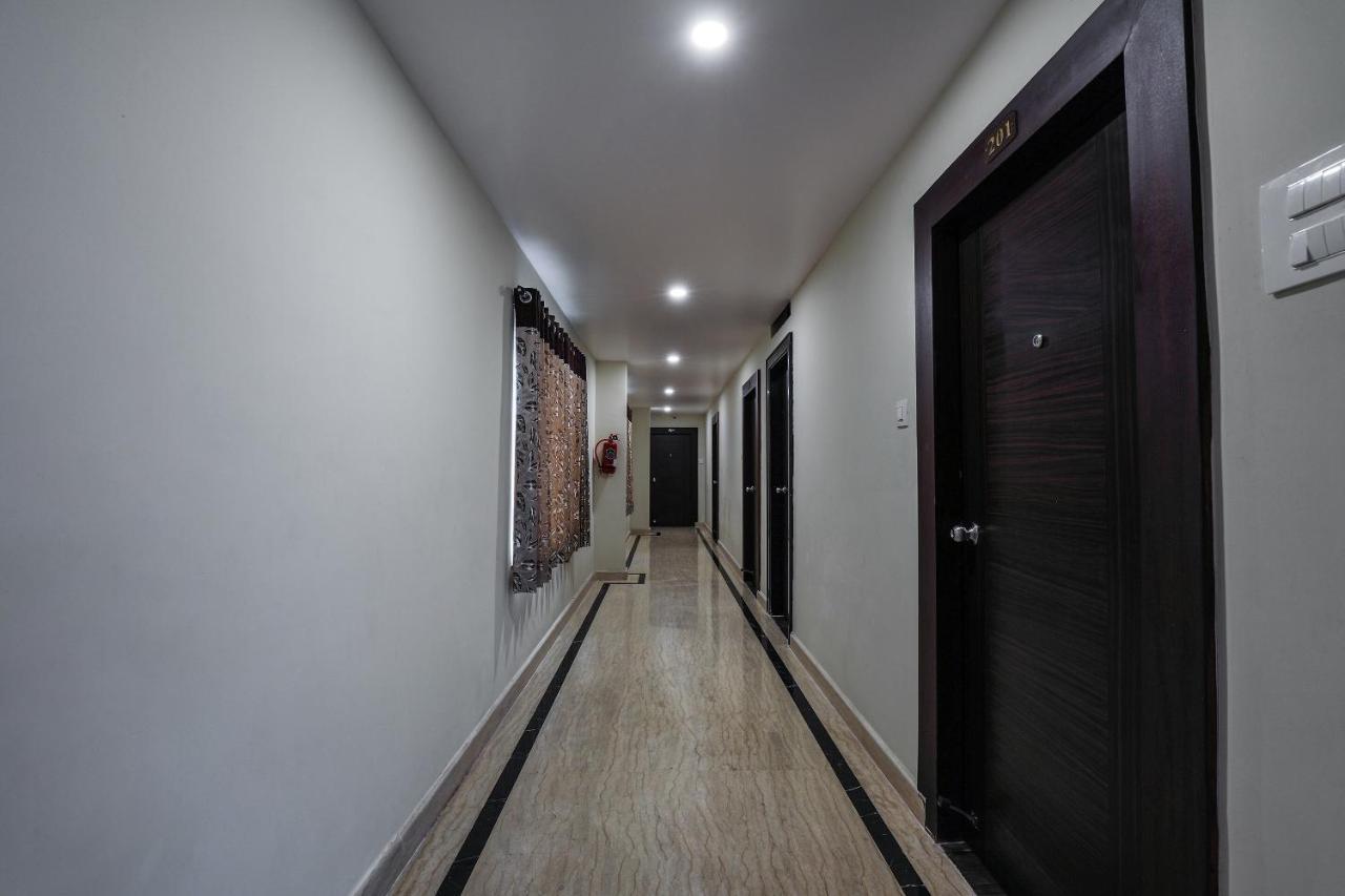 Oyo 16155 Hotel Dcm Grand Vijayawāda 外观 照片